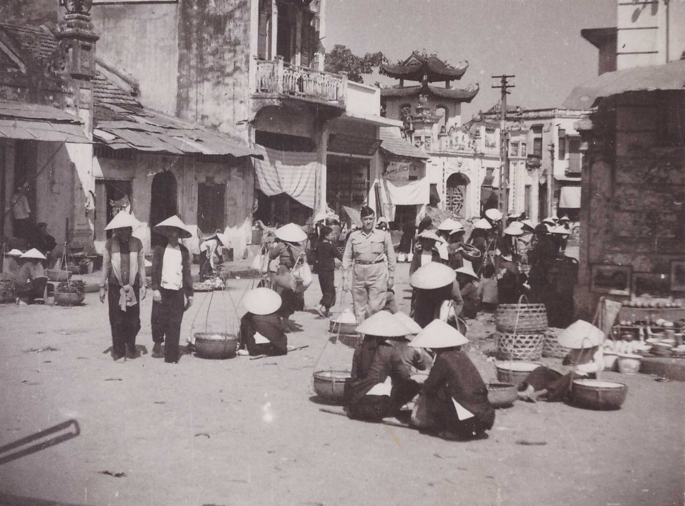Chợ cóc ở khu phố cổ Hà Nội. 