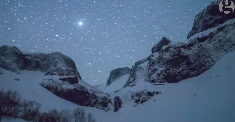 Mưa sao băng trên dãy núi Trường Bạch, Trung Quốc.