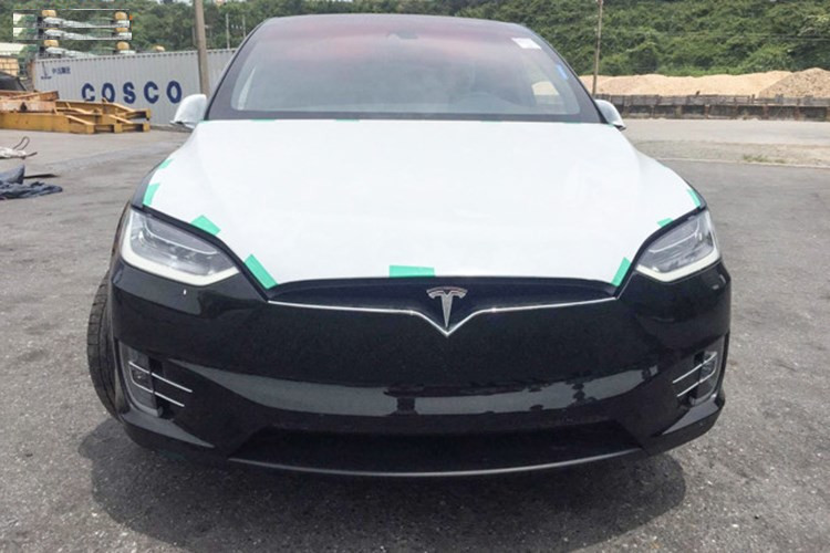 Ôtô điện Tesla Model X đầu tiên về Việt Nam