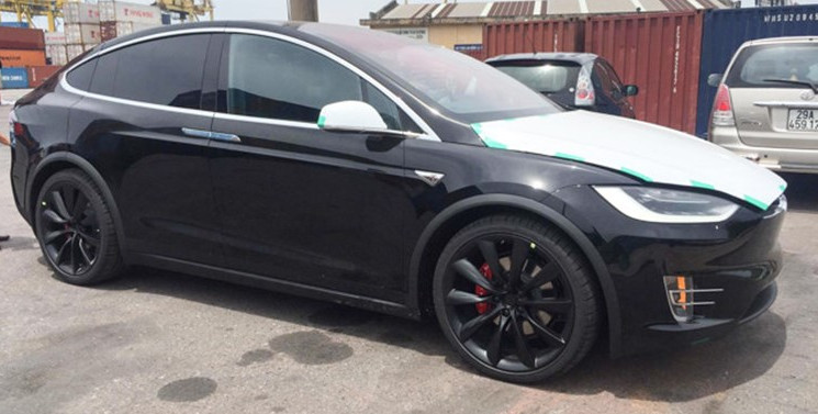 Ôtô điện Tesla Model X đầu tiên về Việt Nam