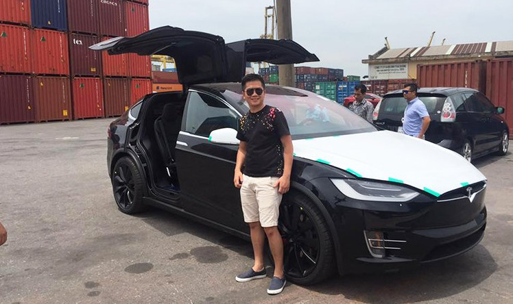 Ôtô điện Tesla Model X đầu tiên về Việt Nam