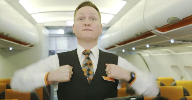 Những ký hiệu khó hiểu giữa các tiếp viên trên máy bay