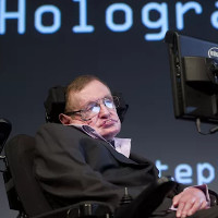 Stephen Hawking bị tố "hoang đường" vì khuyên loài người rời Trái Đất