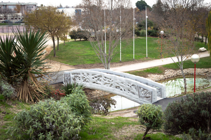 Cầu làm từ bê tông chịu lực cao.