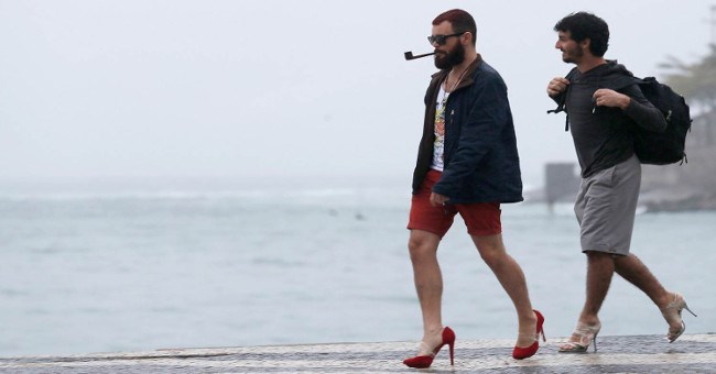 Tại sao đàn ông không còn mang giày cao gót?