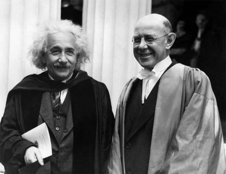 Albert Einstein và Nathan Rosen đều là những người "đức cao trọng vọng".
