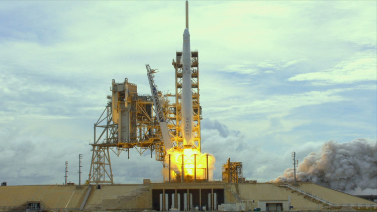 SpaceX vừa làm nên lịch sử: Phóng thành công tàu vận tải tái chế Dragon
