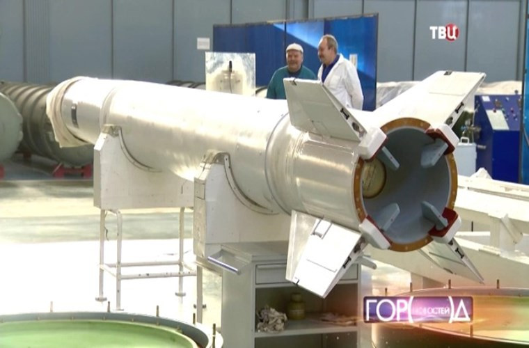 Thăm nhà máy chế tạo đạn tên lửa cho S-300 Việt Nam
