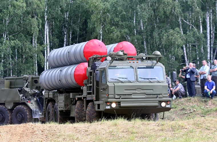 Thăm nhà máy chế tạo đạn tên lửa cho S-300 Việt Nam