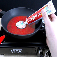 Video: Điều gì sẽ xảy ra nếu cho kem đánh răng vào chảo nóng?