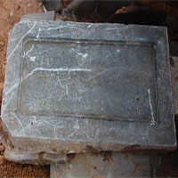 Tìm thấy bia mộ vợ vua triều Nguyễn tại công trường xây bãi xe