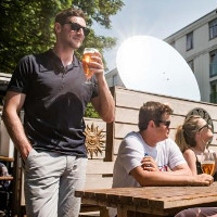 "Gương thần" giúp người Anh uống bia ngon hơn