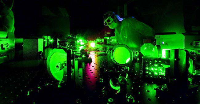 Mỹ tạo ánh sáng mạnh gấp một tỷ lần Mặt Trời