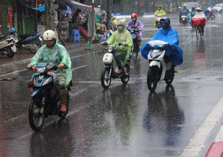 Hà Nội có mưa vào chiều tối và đêm, khả năng xảy ra gió giật mạnh