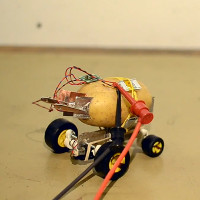Sự sáng tạo là vô biên: củ khoai tây tự lái đầu tiên trên thế giới