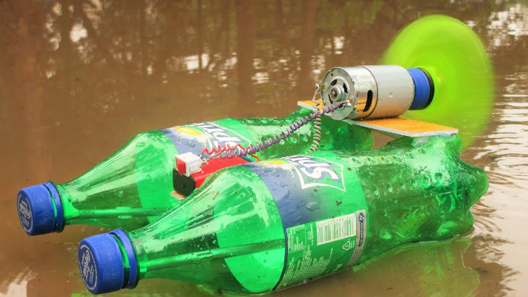 Chỉ cần vài vật liệu đơn giản là có ngày 1 chiếc tàu thủy chạy tự động rồi, thật đơn giản phải không?