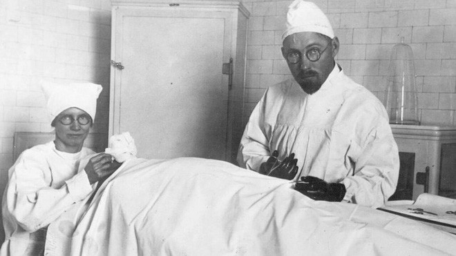 Ghép tinh hoàn dê sang người: Quá khứ và tương lai của cấy ghép dị chủng