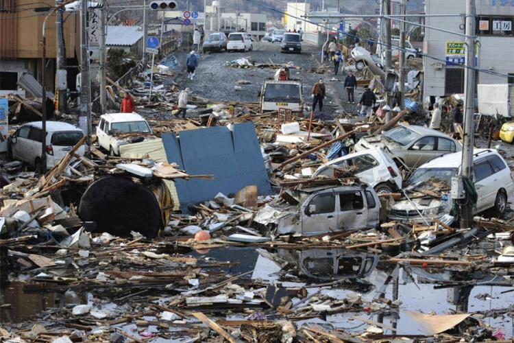 Cảnh hoang tàn sau động đất tại thành phố Kesennuma, tỉnh Miyagi, Nhật Bản.