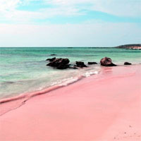Bờ biển cát hồng tự nhiên ở Bahamas