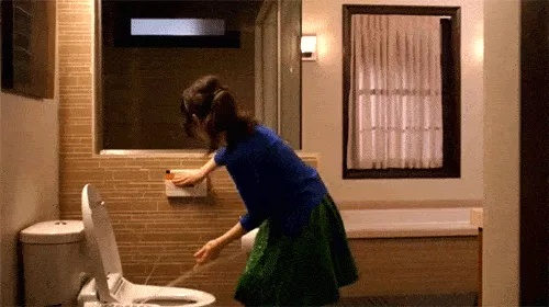 Đừng bao giờ xả nước khi mở nắp bồn cầu, bạn đang tự hại mình đấy