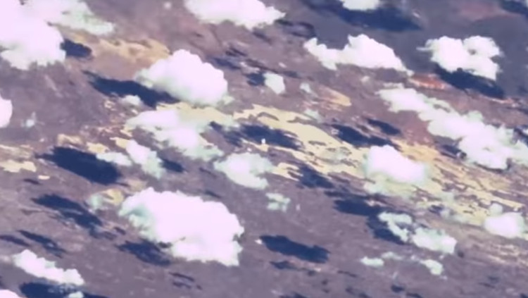 Cảnh tượng hiếm thấy khi nhìn quá trình phóng tên lửa từ vũ trụ.