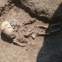 Hài cốt 2.000 năm của bé trai có hộp sọ "ngoài hành tinh"