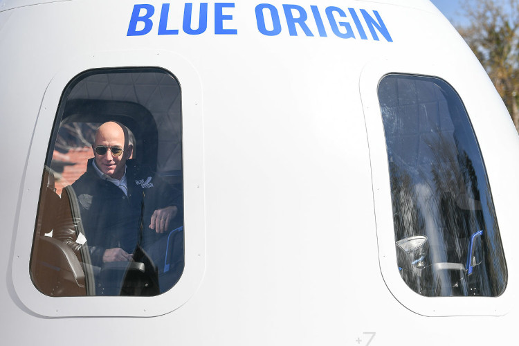 Jeff Bezos đã trở thành người giàu nhất thế giới như thế nào?
