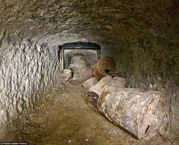 Hệ thống đường hầm bí ẩn từ Thế chiến I dưới nền siêu thị Anh