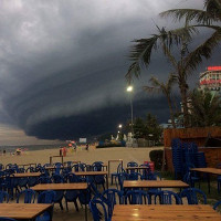 Video: Mây giông hình “quái vật” xuất hiện ở biển Sầm Sơn