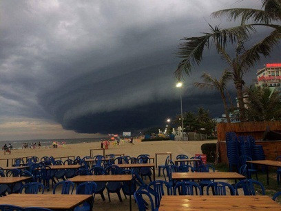 Đám mây "quái vật" xuất hiện khoảng hơn 10 phút rồi tan.