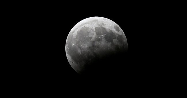 Việt Nam sẽ quan sát được lần nguyệt thực tiếp theo khi nào?