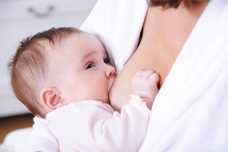 5 điều bạn cần biết về việc cho con bú trên toàn thế giới