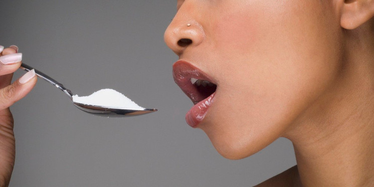 Các nhà khoa học tranh cãi việc đường gây nghiện hơn cocaine