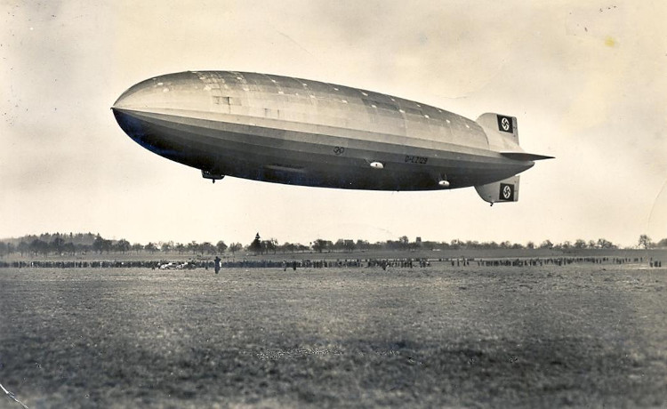 Khí cầu Hindenburg.