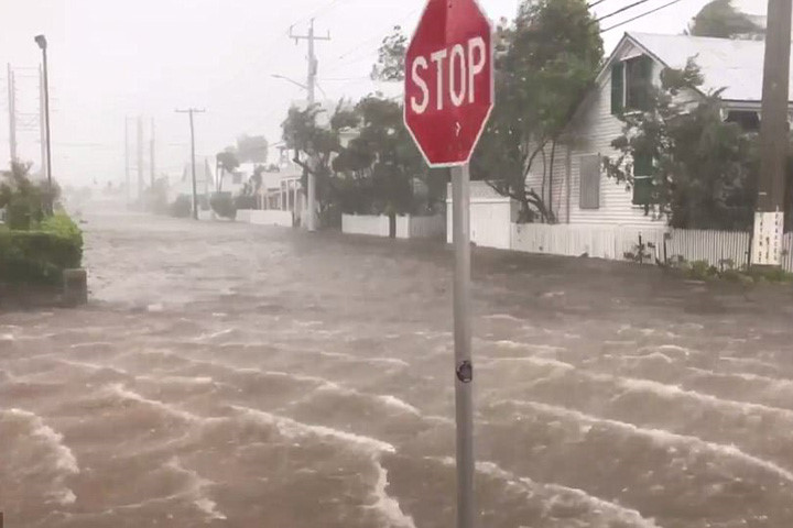 Ảnh: Bão tử thần Irma đổ bộ lên Florida, gây thương vong cho người Mỹ