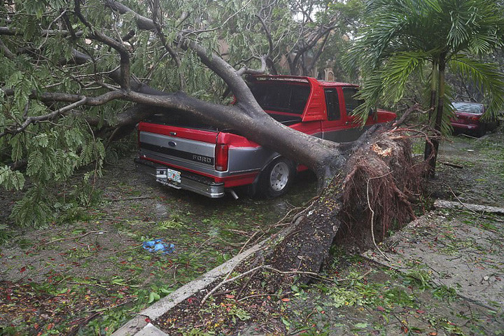 Ảnh: Bão tử thần Irma đổ bộ lên Florida, gây thương vong cho người Mỹ