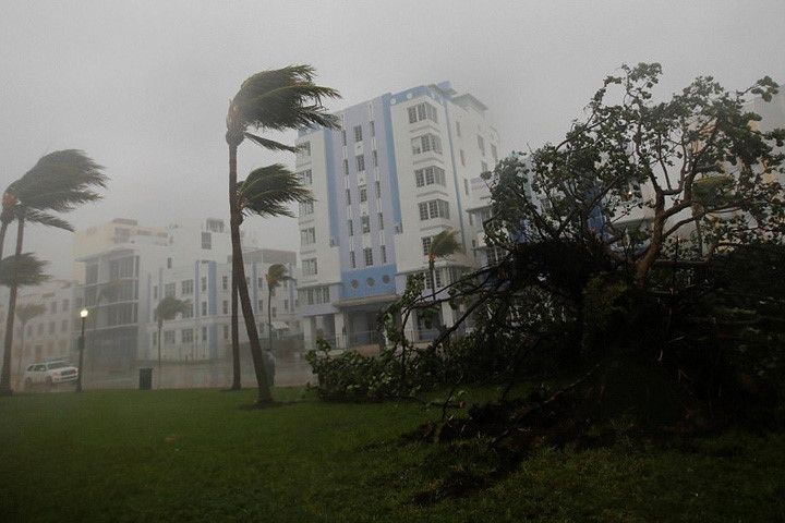 Ảnh: Bão tử thần Irma đổ bộ lên Florida, gây thương vong cho người Mỹ