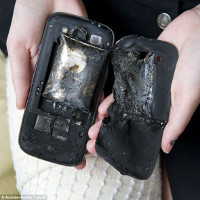Tai nạn hi hữu: nổ điện thoại gây bỏng vì bị sét đánh