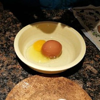 Trứng gà chứa quả trứng khác bên trong