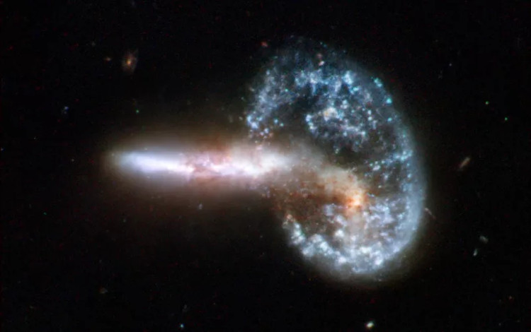 NASA phát hiện hệ sao thần kỳ chứa lỗ đen cực lớn
