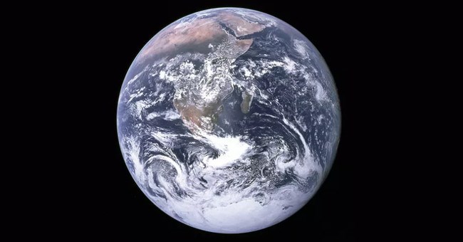 Rapper gọi vốn 1 triệu USD phóng vệ tinh để chứng minh Trái đất này là phẳng