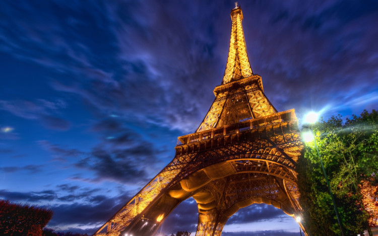Kể cả ăng-ten, tháp Eiffel cao 324m và là công trình cao nhất nước Pháp hiện nay.