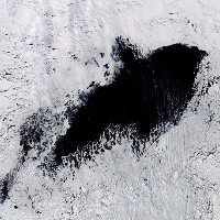 Hố khổng lồ bí ẩn xuất hiện giữa Nam Cực