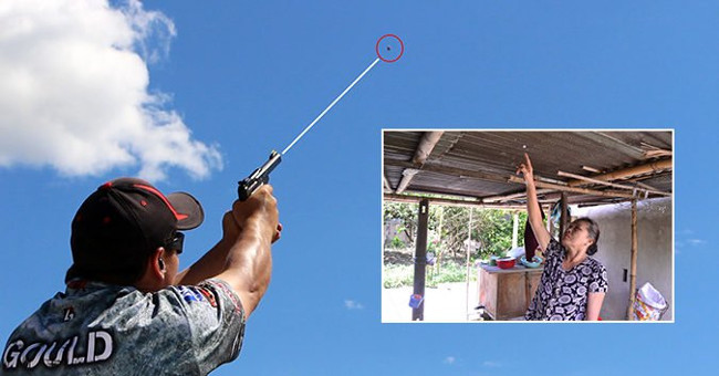 Viên đạn từ trên trời rơi xuống xuyên thủng mái tôn.