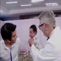 Video: Bác sĩ nhi với bí kíp dỗ trẻ nín khóc trong 30 giây