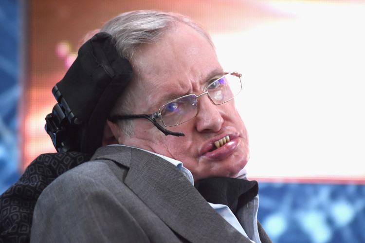 Stephen Hawking cảnh báo AI có thể thay thế hoàn toàn con người