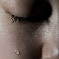 Bí mật nước mắt: Mỗi năm tạo 113 lít, nước giàu khóc nhiều hơn