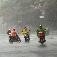 Thêm không khí lạnh gây mưa rất to từ Nghệ An đến Quảng Nam