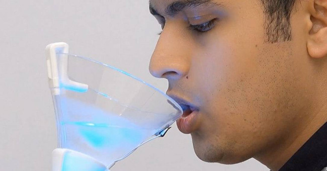 Ly cocktail ảo biến nước thành rượu - tưởng uống rượu mà hóa ra nước lọc