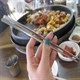Vì sao người Hàn lại dùng chiếc đũa "khó gắp nhất thế giới"?